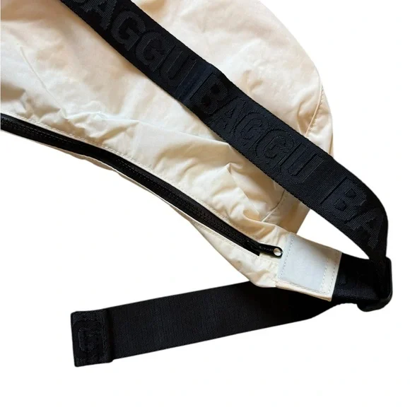 Baggu Medium Crescent Bag in Ivory - Picture 4 of 8